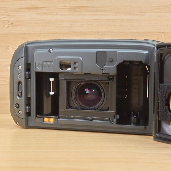 Pentax Zoom 90-WR Point and Shoot 35mm Film Camera - Picture 9 of 10